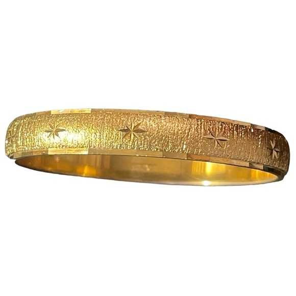 Vintage Monet Gold Toned Engraved Starburst Statement Bangle Bracelet 7 3/4” - Picture 8 of 12